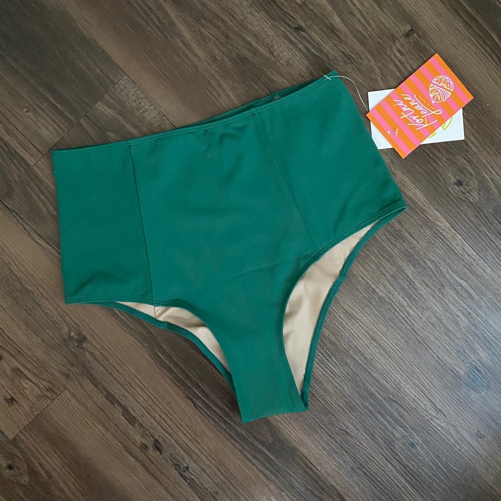 Kortni Jeane Cut High Bottoms in Galapagos Green